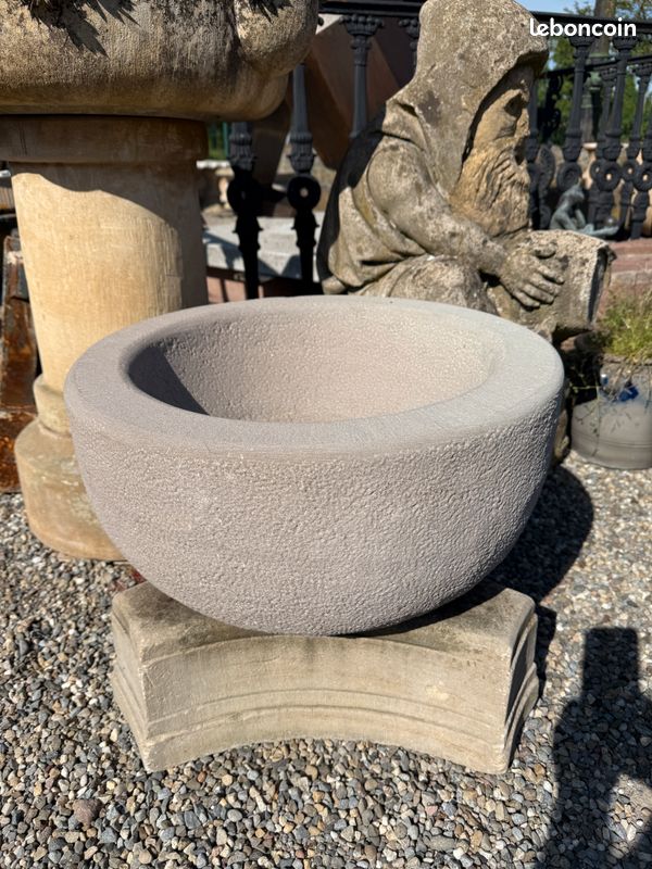 Vasque bol d'eau / abreuvoir ou jardinière en pierre naturelle