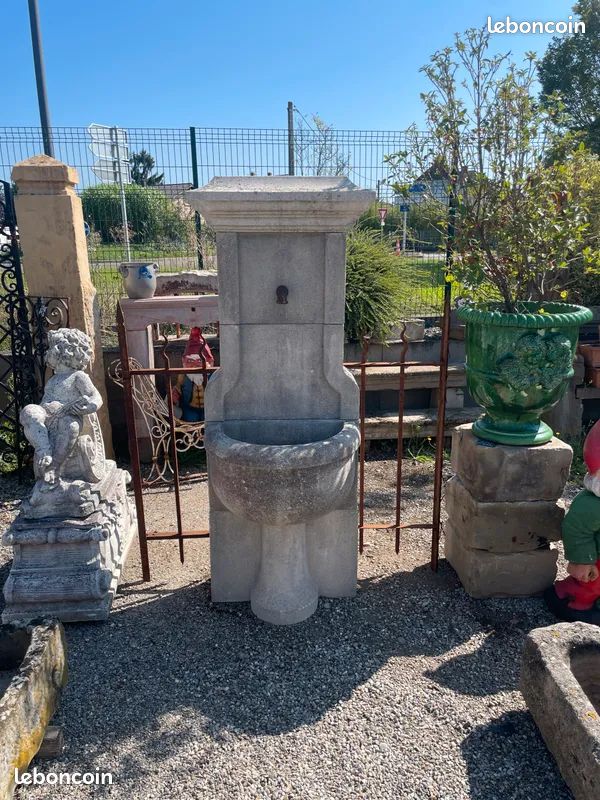 Fontaine murale a vasque en pierre calcaire reconstituée 1,80 m