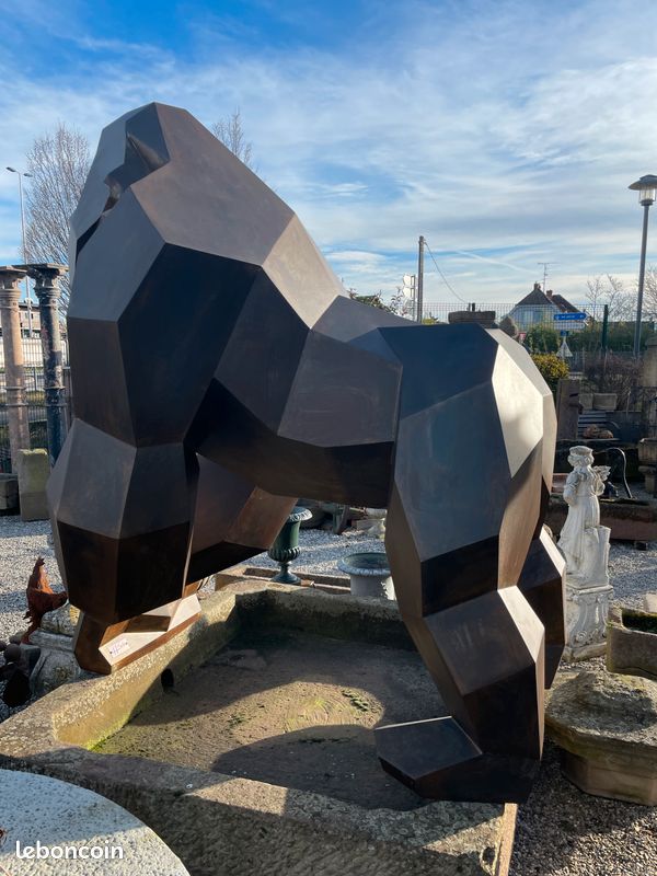 Imposante et unique statue / sculpture d'une Gorille en métal