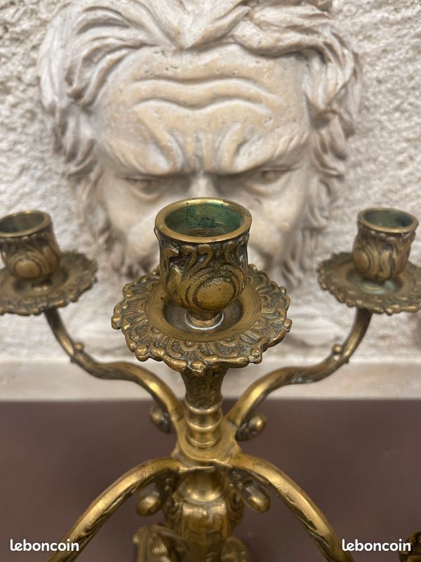 Paire de chandeliers / bougeoirs à 5 flammes en bronze doré Louis XV signé