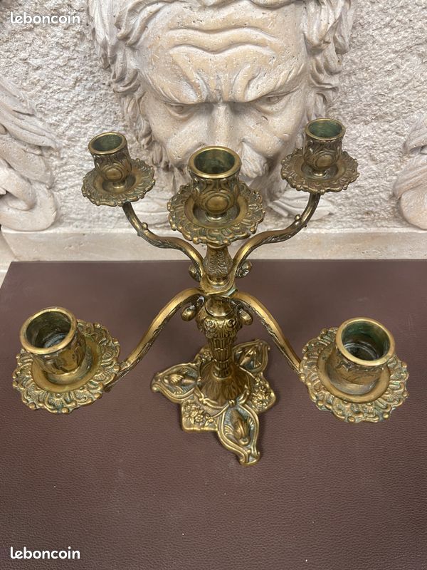 Paire de chandeliers / bougeoirs à 5 flammes en bronze doré Louis XV signé