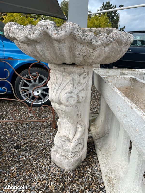 Vasque murale sur pied / Fontaine ou Abreuvoir
