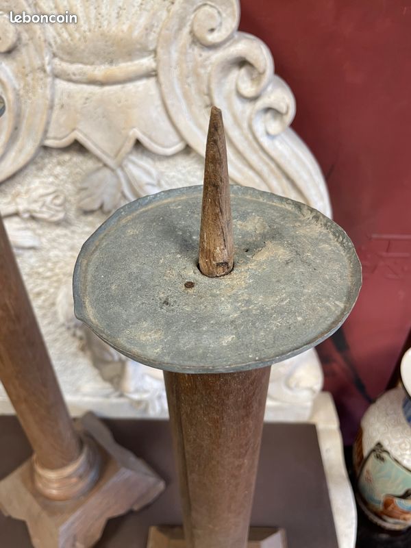 Ancienne paire de pique cierge / bougeoir en bois