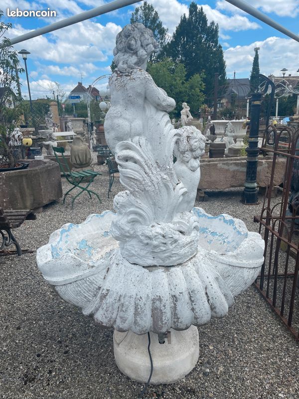Fontaine / Statue avec deux Putti / Chérubins / Enfants en pierre reconstituée