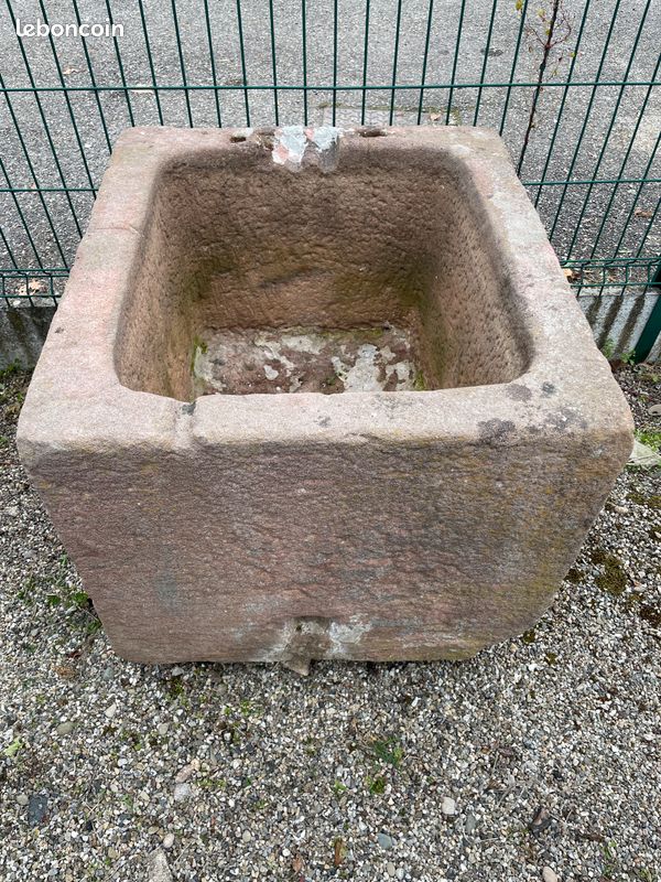 Ancien bac fontaine / auge en pierre naturelle de grés