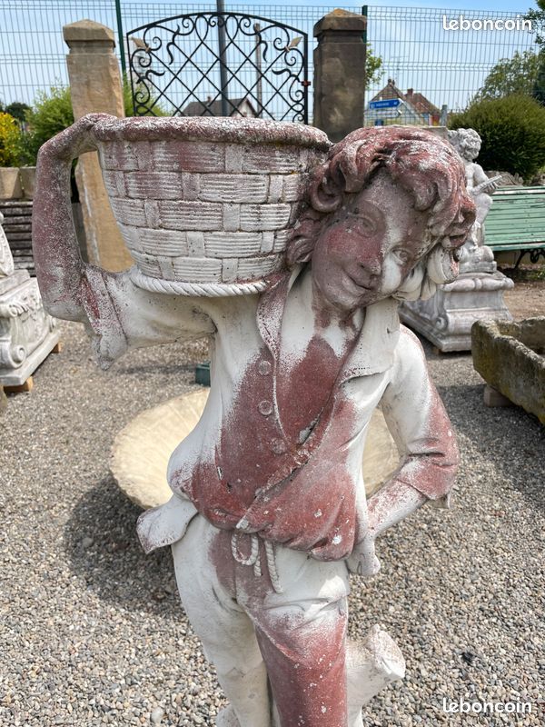 Statue art classique baroque garçon paysan avec pot de fleurs en pierre reconstituée