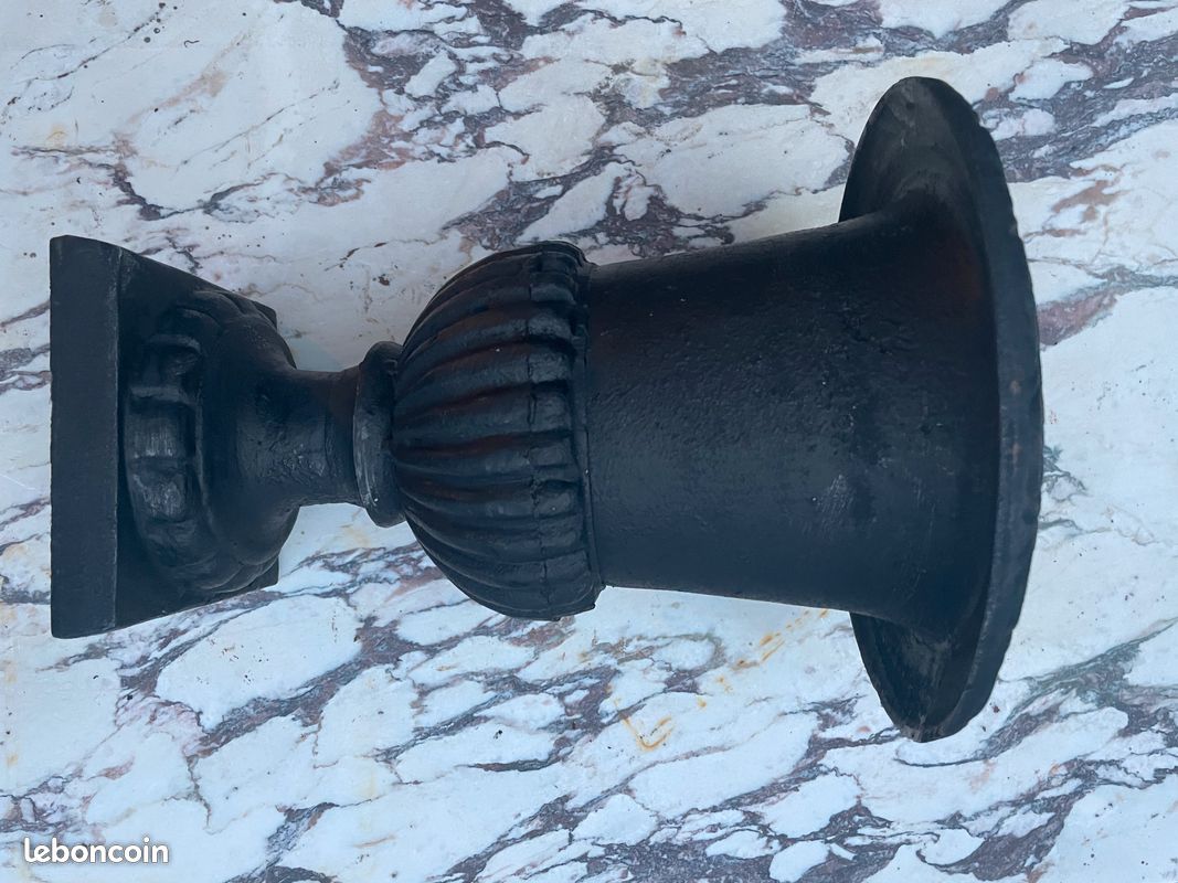 Paire de vases Médicis en fonte