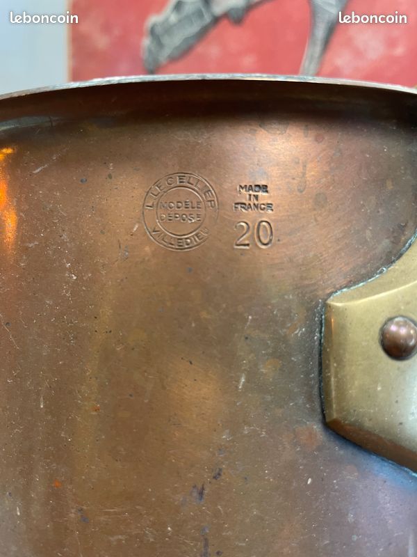 Batterie / Lot de 4 casseroles en cuivre signées L. LE CELLIER à Villedieu