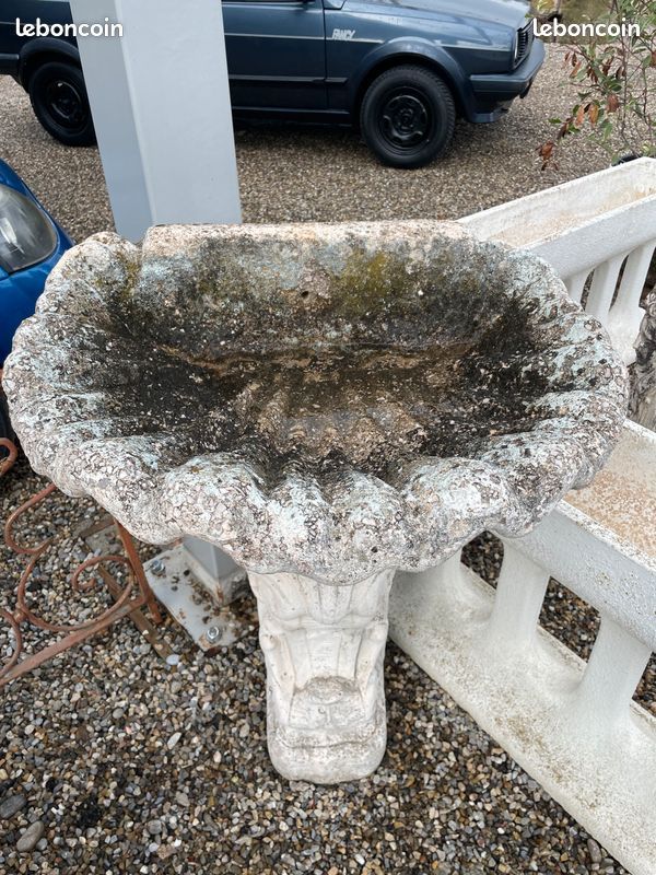 Vasque murale sur pied / Fontaine ou Abreuvoir