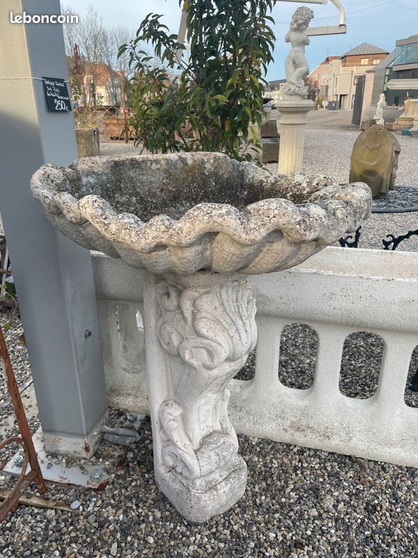 Vasque murale sur pied / Fontaine ou Abreuvoir