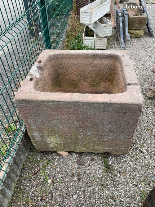 Ancien bac fontaine / auge en pierre naturelle de grés