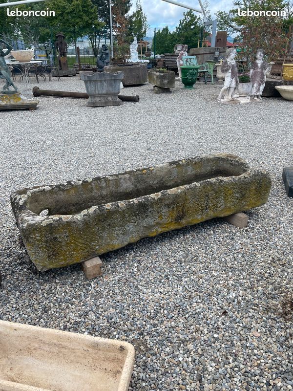 Ancienne auge / jardinière en pierre naturelle de grés