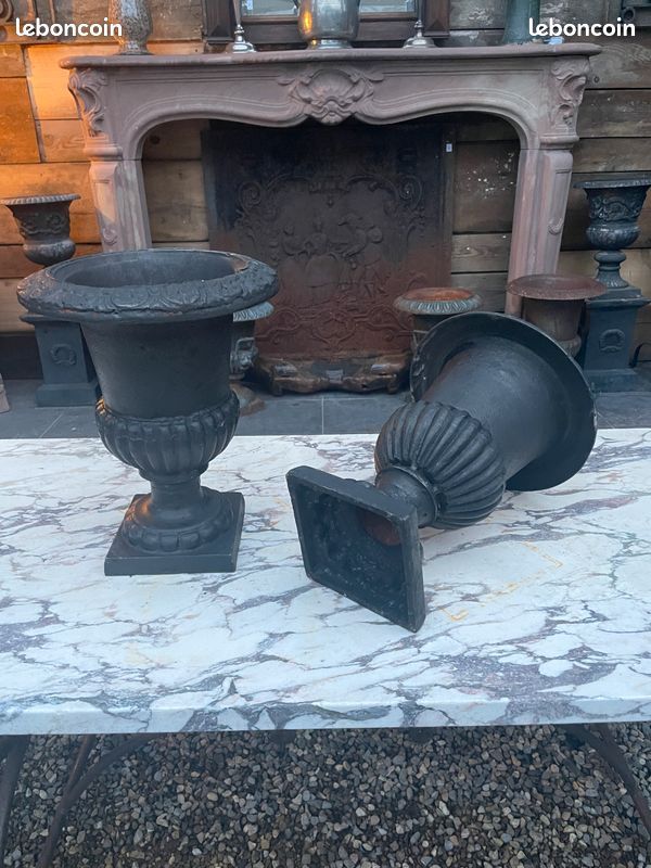 Paire de vases Médicis en fonte