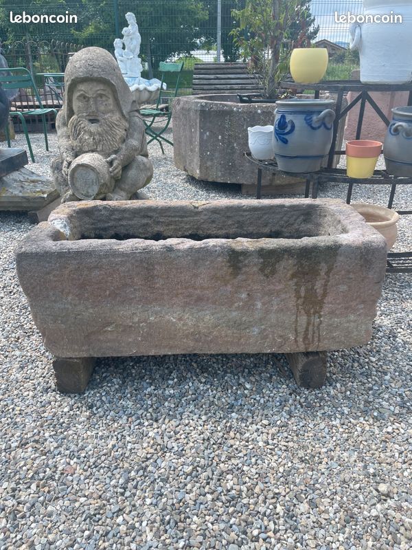 Ancienne auge / abreuvoir / jardinière en pierre naturelle de grés