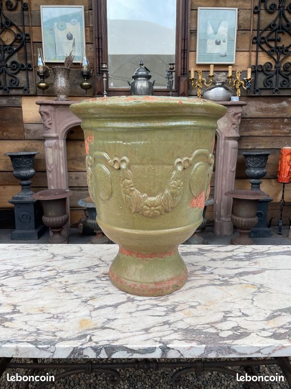Ancienne urne jardinière ou pot en faïence émaille de France