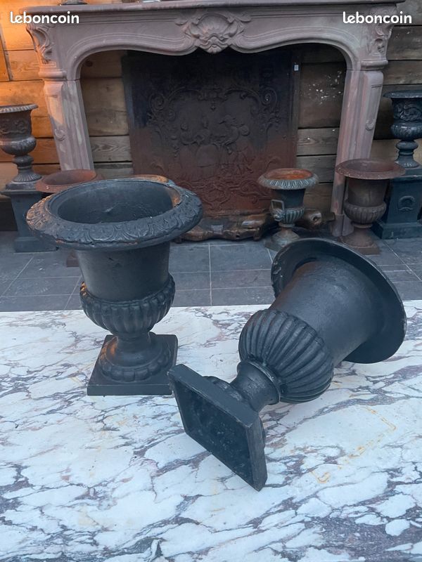 Paire de vases Médicis en fonte