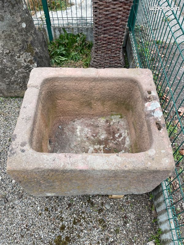 Ancien bac fontaine / auge en pierre naturelle de grés