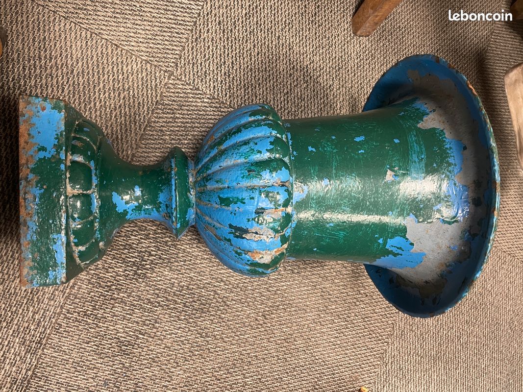Ancien authentique vase / pot / urne dit Médicis Français en fonte du 19éme