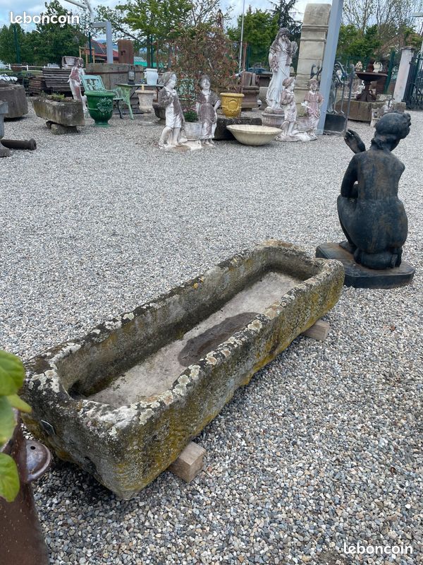 Ancienne auge / jardinière en pierre naturelle de grés