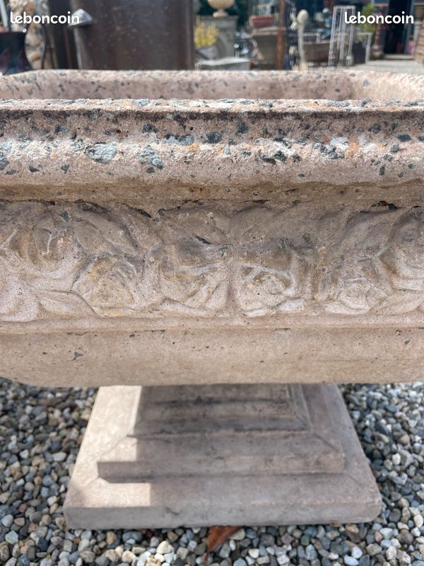Ancienne jardinière / pot / coupe / vase sur pied en pierre reconstituée