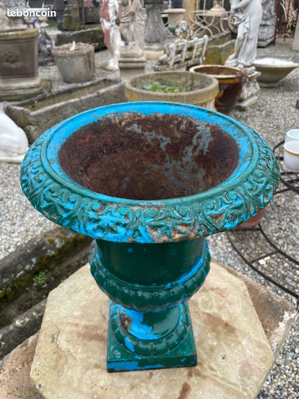 Ancien authentique vase / pot / urne dit Médicis Français en fonte du 19éme