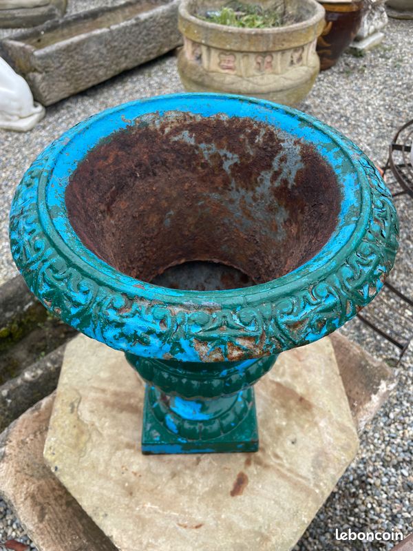 Ancien authentique vase / pot / urne dit Médicis Français en fonte du 19éme