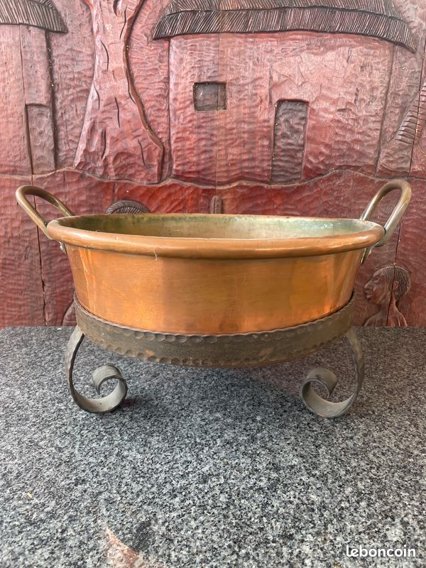 Ancien chaudron / bassine à confiture en cuivre à 2 anses avec son support en fer forgé
