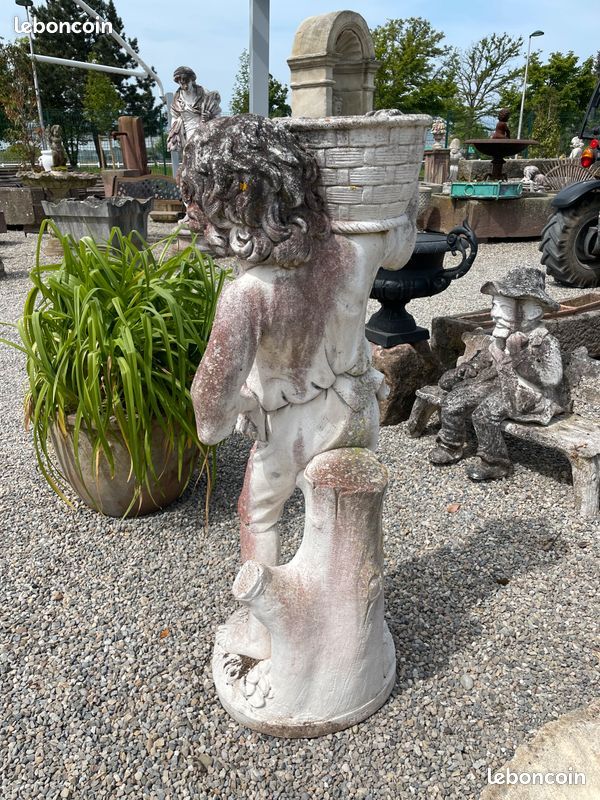 Statue art classique baroque garçon paysan avec pot de fleurs en pierre reconstituée