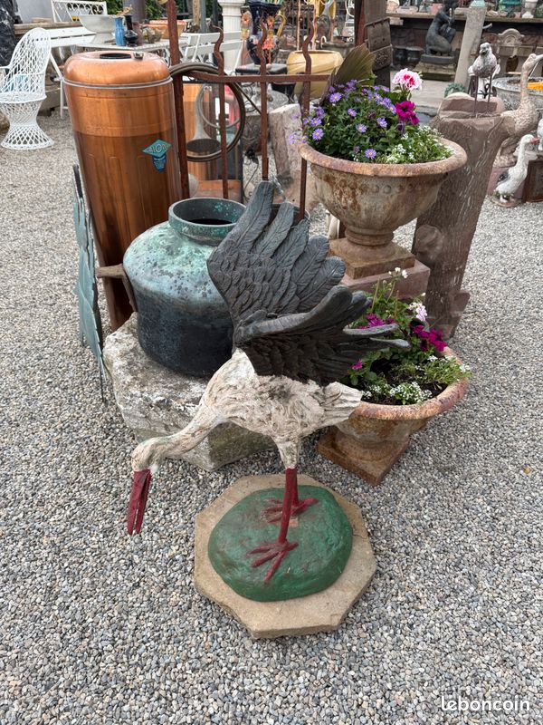 Statue / sculpture pour jardin, oiseau en fonte. Art animalier