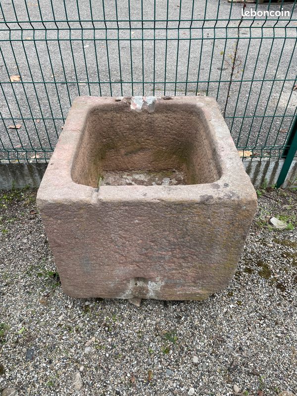 Ancien bac fontaine / auge en pierre naturelle de grés