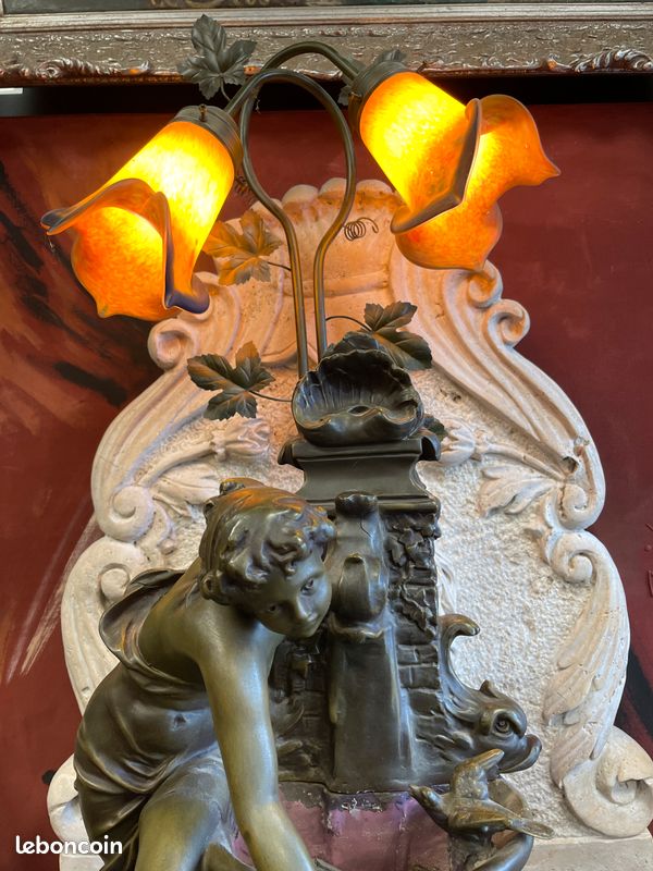 Lampe fontaine décorative Art Déco "jeune femme à la fontaine" d'après F. Moreau signé