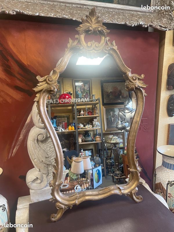Miroir rocaille doré de style baroque / Louis XV. Forme mouvementée