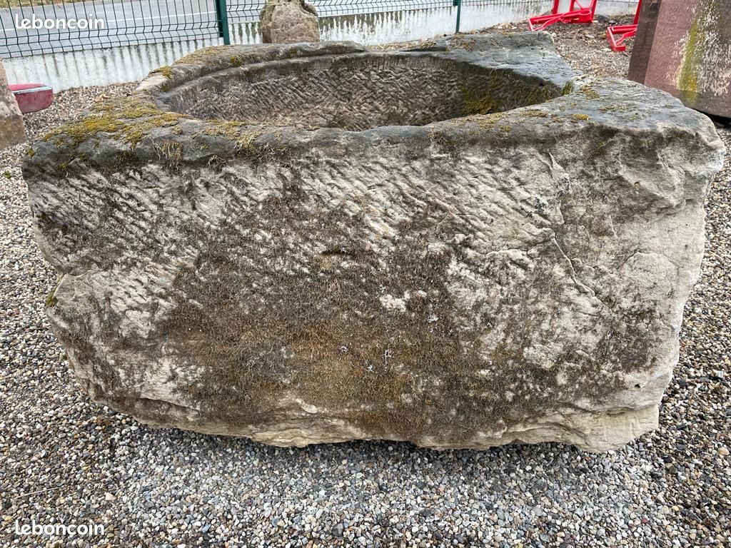 Auge / Abreuvoir carré, intérieur arrondi en grès des Vosges gris ANCIEN