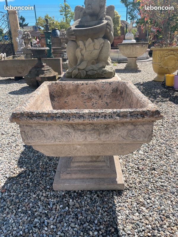 Ancienne jardinière / pot / coupe / vase sur pied en pierre reconstituée
