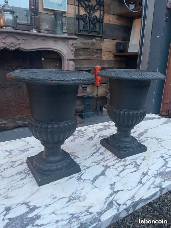 Paire de vases Médicis en fonte