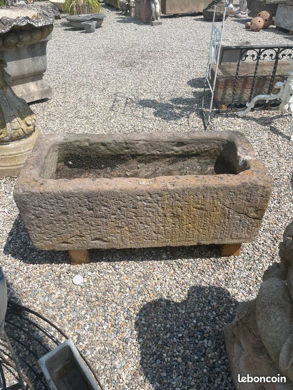 Ancienne auge / abreuvoir / jardinière en pierre naturelle de grés