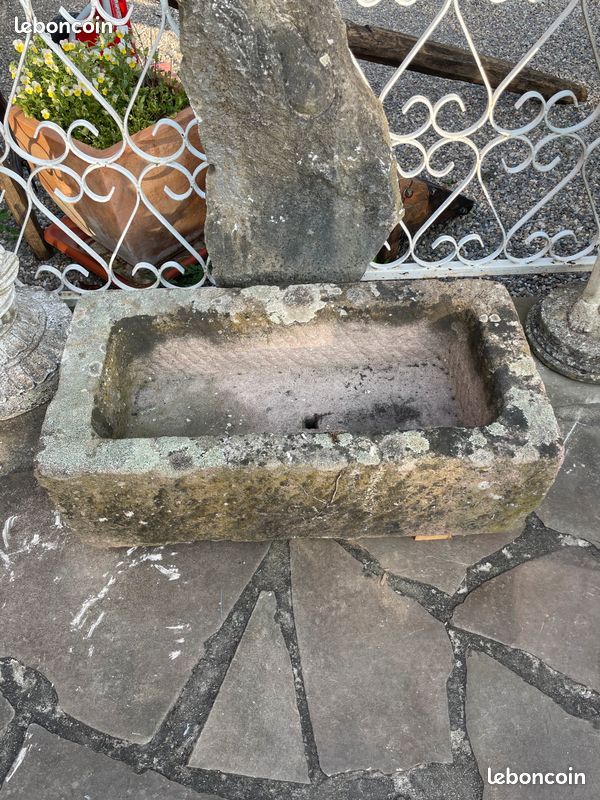 Ancienne auge / jardinière / abreuvoir en pierre naturelle de grés
