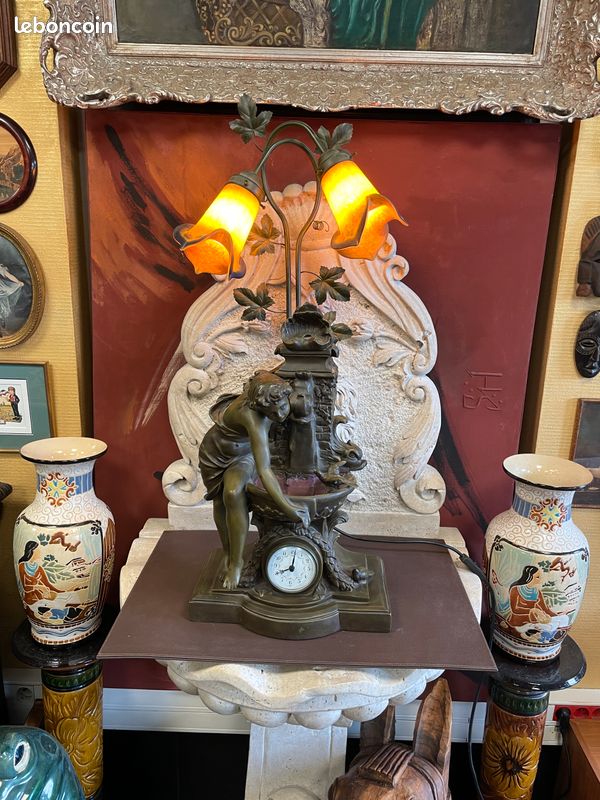 Lampe fontaine décorative Art Déco "jeune femme à la fontaine" d'après F. Moreau signé