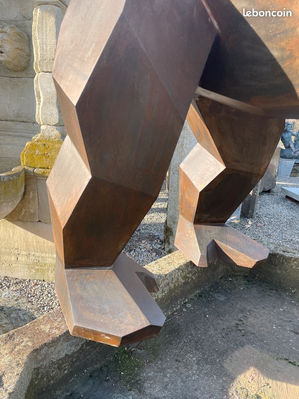 Imposante et unique statue / sculpture d'une Gorille en métal
