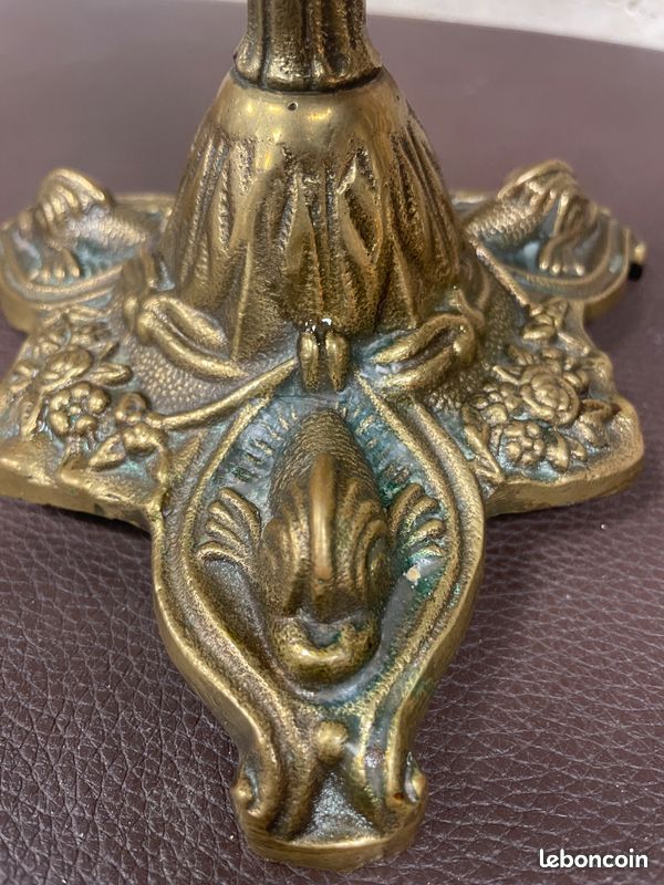Paire de chandeliers / bougeoirs à 5 flammes en bronze doré Louis XV signé