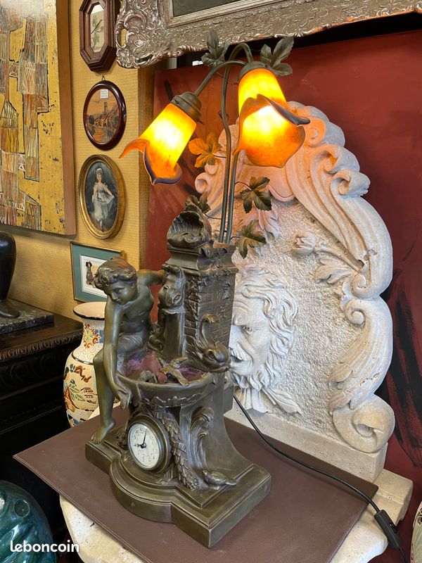 Lampe fontaine décorative Art Déco "jeune femme à la fontaine" d'après F. Moreau signé