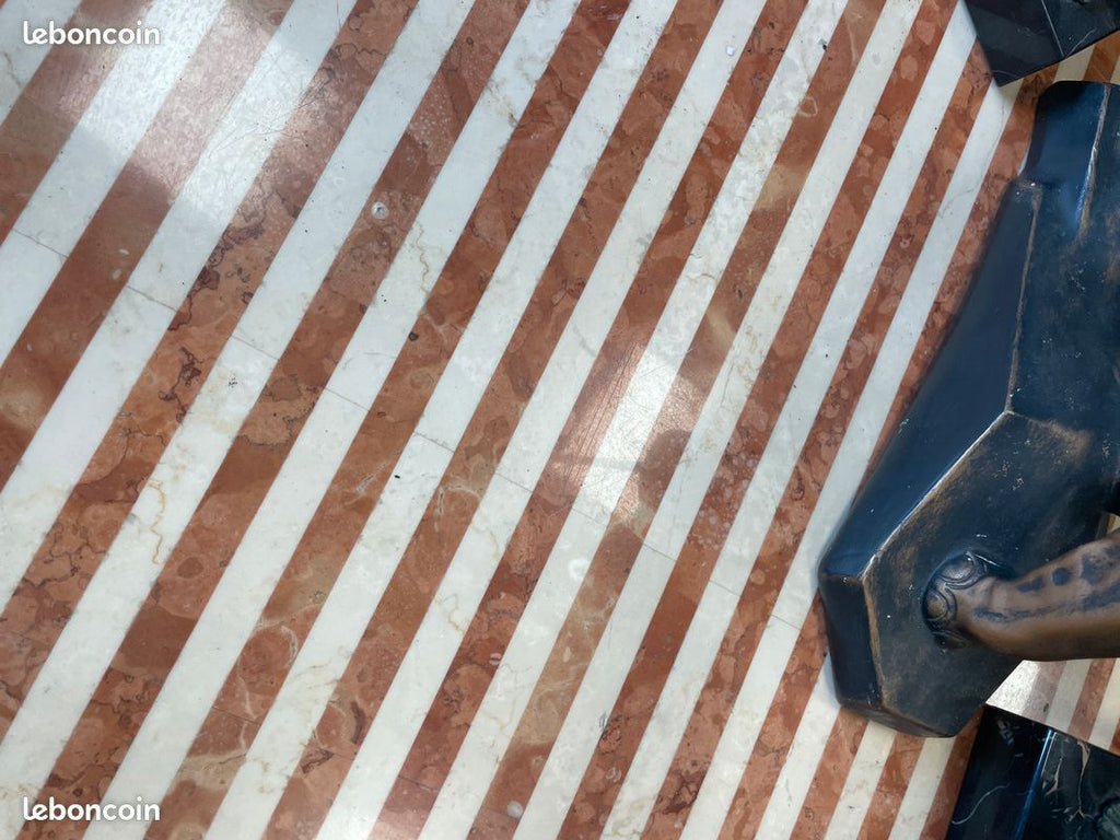 Table basse tripode plateau en marbre crème et marron, vintage 1970