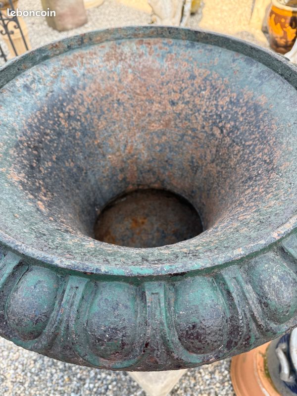 Très ancien grand vase / pot / urne Médicis en fonte XIXéme. Hauteur 85 cm