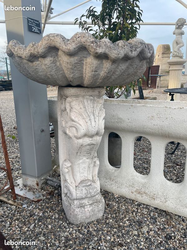 Vasque murale sur pied / Fontaine ou Abreuvoir