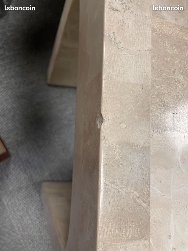 Table d'appoint Fossil Stone par Robert Marcius pour Casa Bique Art Déco