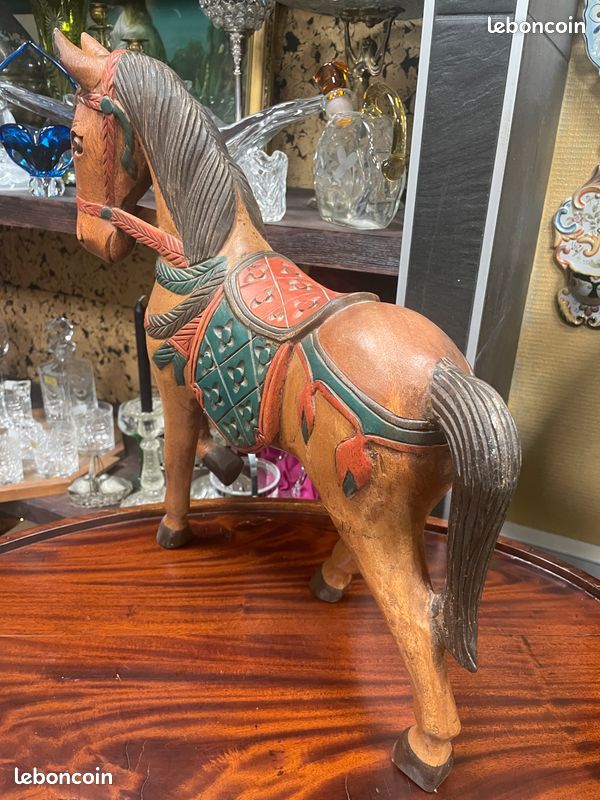 Statue / sculpture d'un cheval polychrome en bois massif