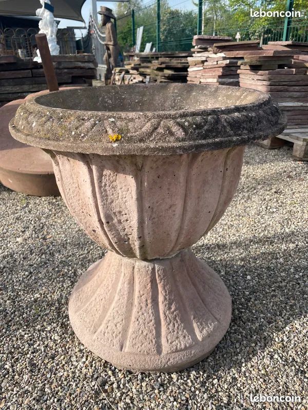 Vasque de jardin rond style Médicis en pierre reconstituée patinée