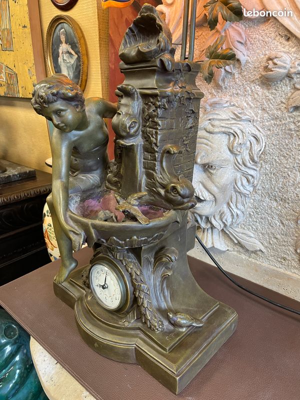 Lampe fontaine décorative Art Déco "jeune femme à la fontaine" d'après F. Moreau signé