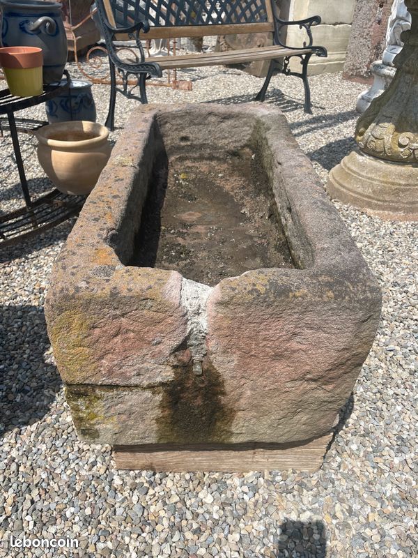 Ancienne auge / abreuvoir / jardinière en pierre naturelle de grés