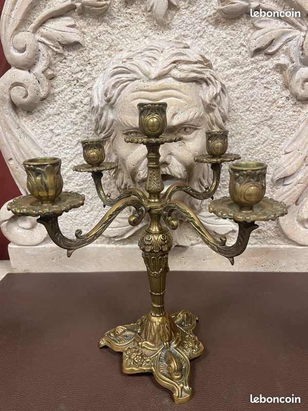 Paire de chandeliers / bougeoirs à 5 flammes en bronze doré Louis XV signé